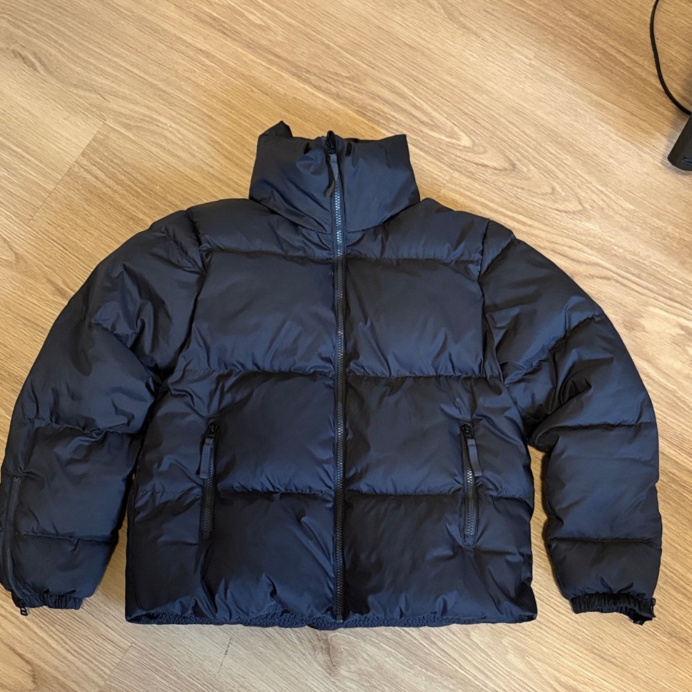 Vuori Hillside Down Jacket Sz M “black”